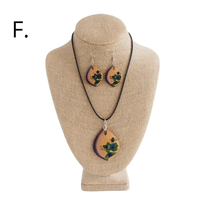 Necklaces Totumo Necklace Set Conni