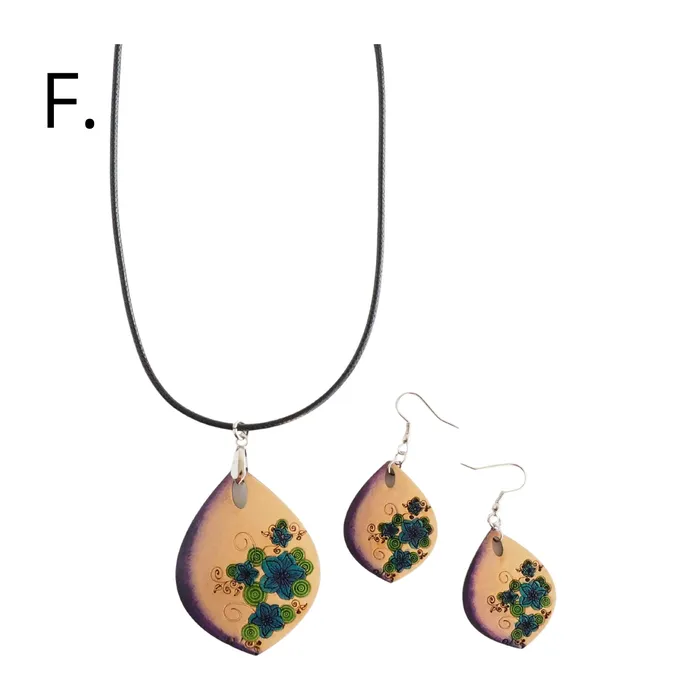 Necklaces Totumo Necklace Set Conni
