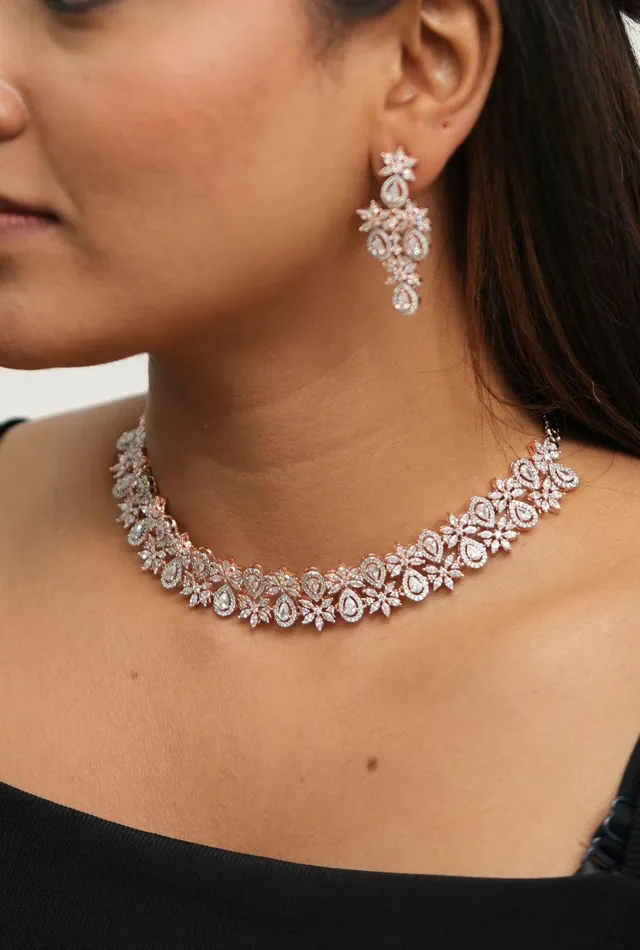 Attrangi Dorothy Diamond Choker Set with Mid Sized Earrings Earrings