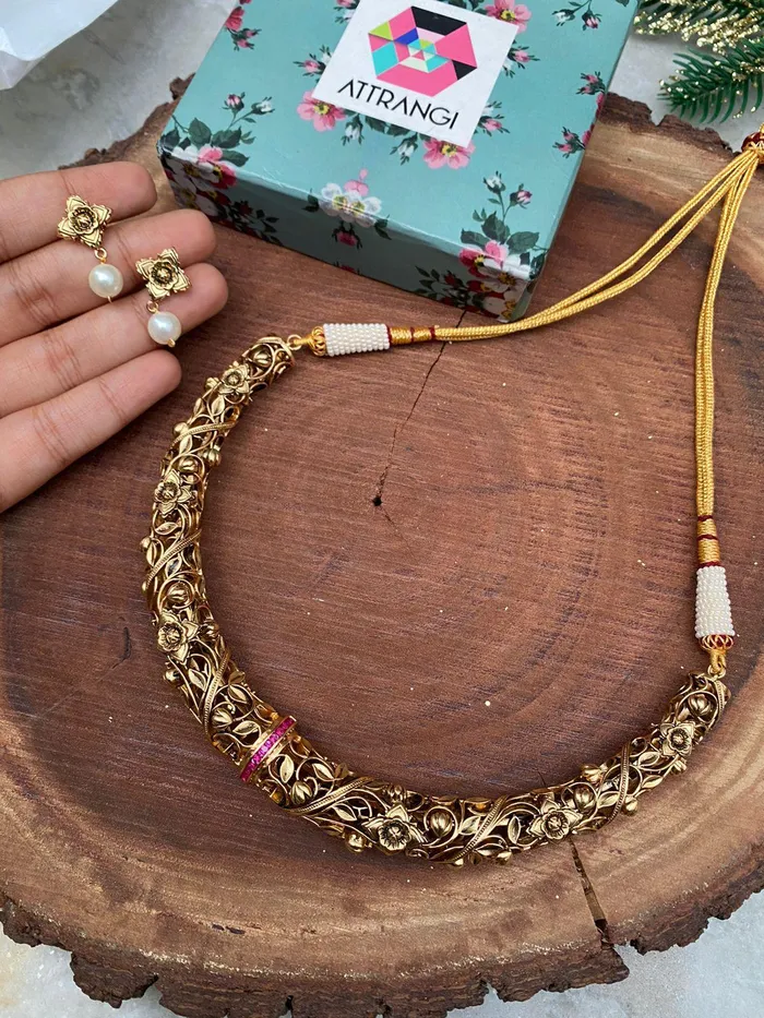 Attrangi Earrings Sone Ki Hasli With Earrings Attrangi Earrings Sone Ki Hasli With Earrings