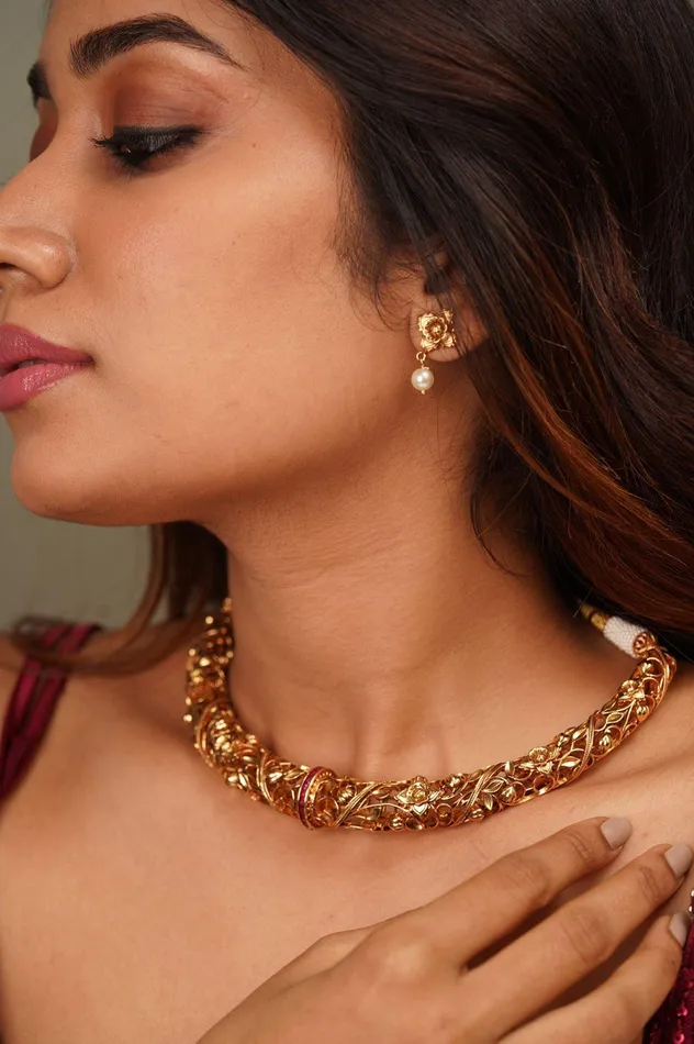 Attrangi Earrings Sone Ki Hasli With Earrings Attrangi Earrings Sone Ki Hasli With Earrings