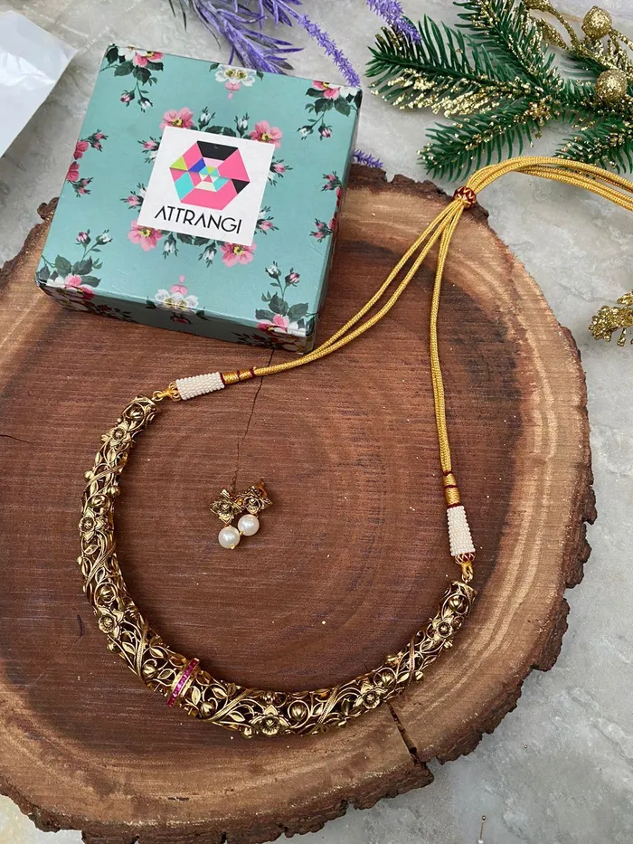 Attrangi Earrings Sone Ki Hasli With Earrings Attrangi Earrings Sone Ki Hasli With Earrings