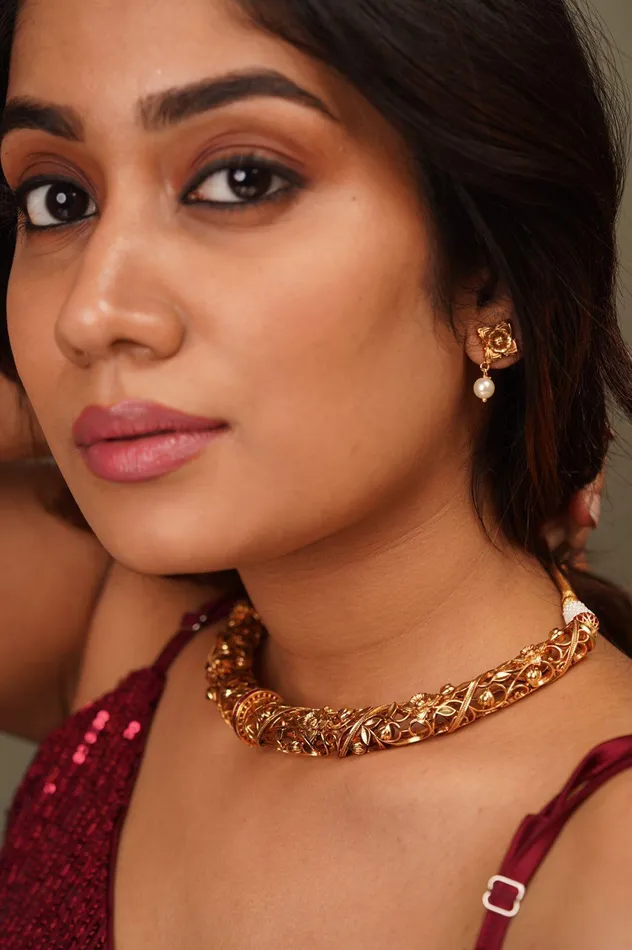 Attrangi Earrings Sone Ki Hasli With Earrings Attrangi Earrings Sone Ki Hasli With Earrings