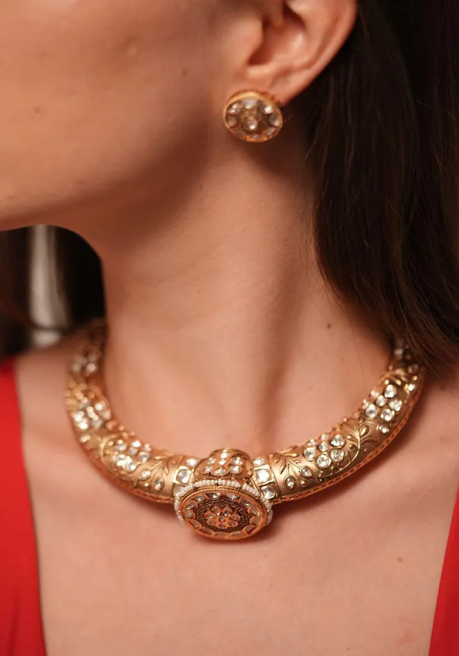 Attrangi Necklaces Gold Polki Hand Made Hasli With Studs Attrangi Necklaces Gold Polki Hand Made Hasli With Studs