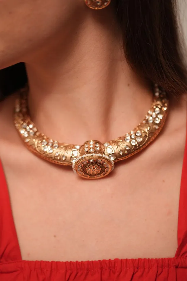 Attrangi Necklaces Gold Polki Hand Made Hasli With Studs Attrangi Necklaces Gold Polki Hand Made Hasli With Studs