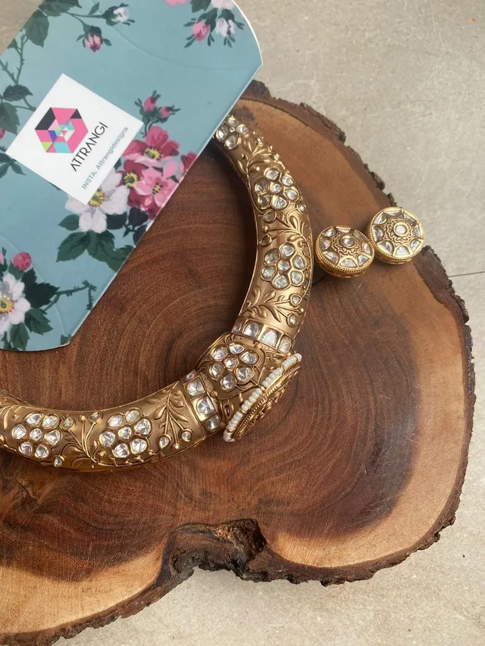 Attrangi Necklaces Gold Polki Hand Made Hasli With Studs Attrangi Necklaces Gold Polki Hand Made Hasli With Studs