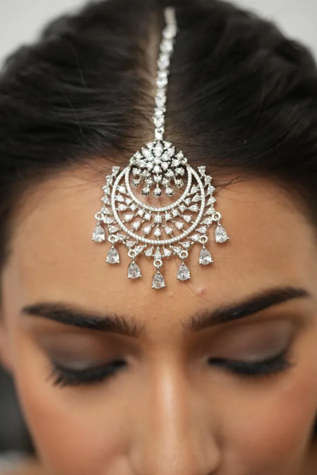 Earrings Attrangi Kira Oversized Diamond Maangtika Earrings Attrangi Kira Oversized Diamond Maangtika