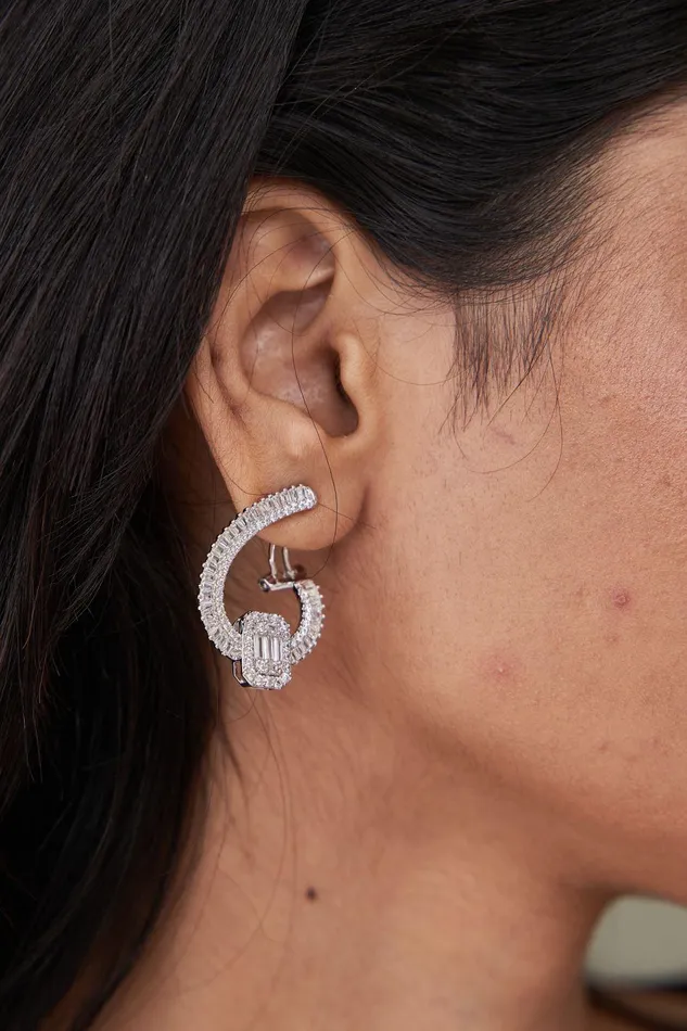 Earrings Attrangi Subtle Bling Pressure Setting Diamond Earrings