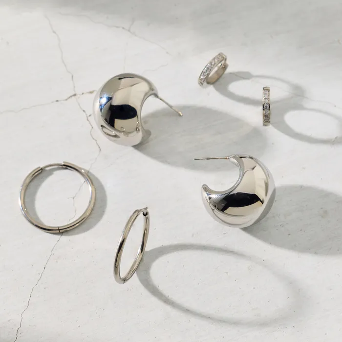 Earrings Ellie Vail Tinsley Huggie Hoop Earring