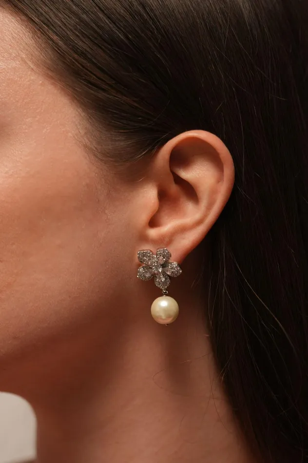 Earrings Flower Pearl Drop Studs attrangi1 Earrings Flower Pearl Drop Studs attrangi1