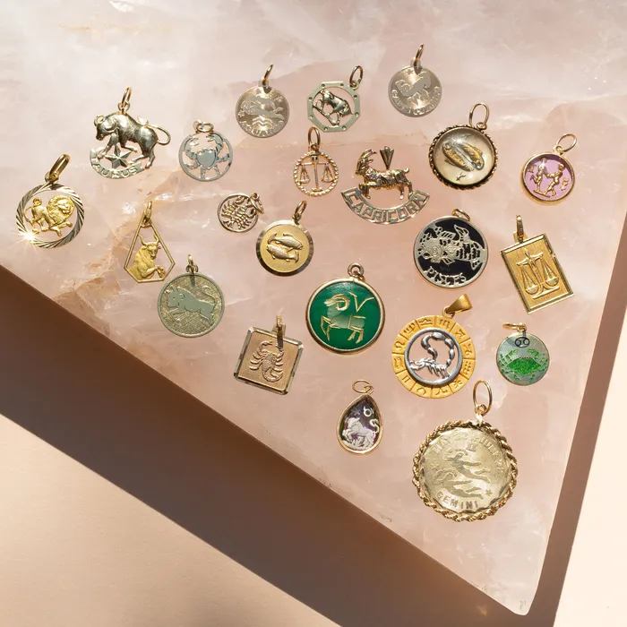 Earrings Vintage Gemini 14k Gold Roped Rim Zodiac Charm