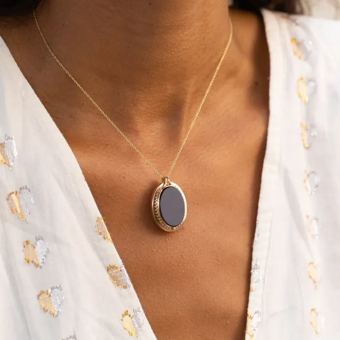 Necklaces Antique Victorian Onyx Agate And 14k Gold Sliding Locket