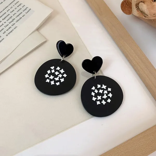 01 Earrings E1721 Black Acrylic Heart Round Twinkle Design Earrings