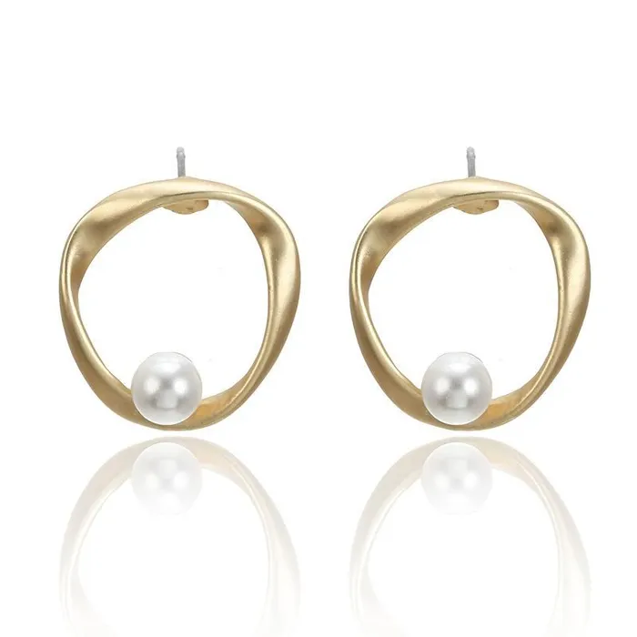 01 Earrings E634 Gold Irregular Hoop with Pearl Earrings