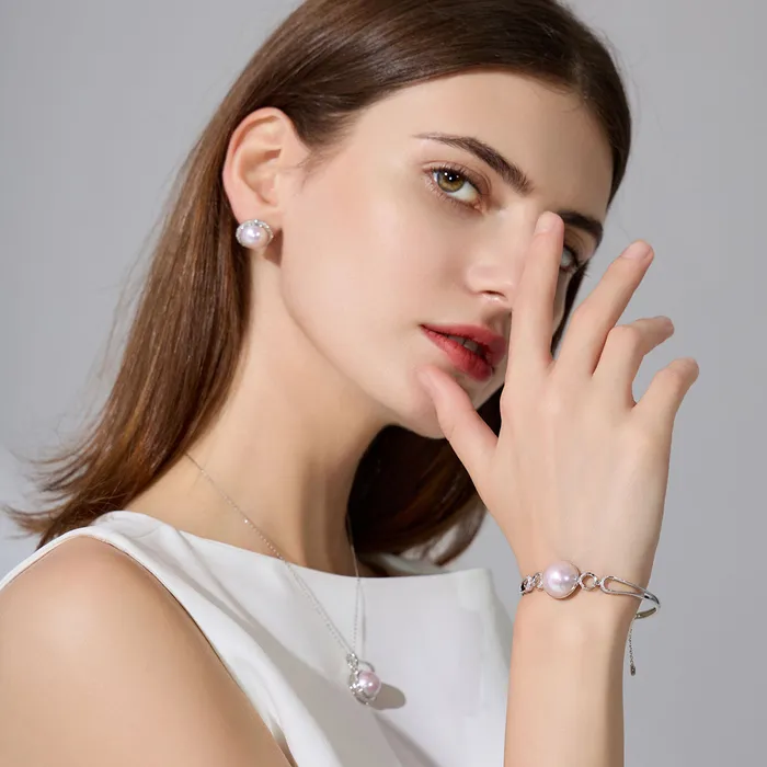 18K Diamond Edison Mabe Pearl Bracelet KB00024 Si Dian Jin Pearly Lustre Bracelets