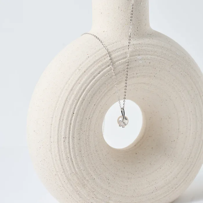 18K Solid Gold Diamond Hanadama Akoya Pearl Necklace KN00293 Pearly Lustre Necklaces