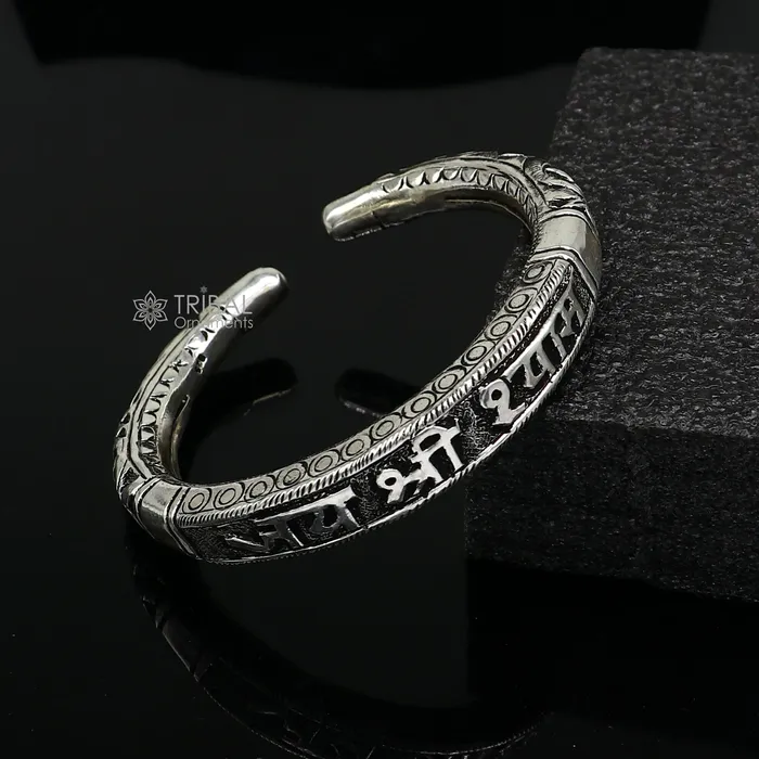 Bracelets TRIBAL ORNAMENTS Divine kada lord krishna jai shri shyam matra handmade 925 sterling silver kada best unisex bangle kada jewelry from india nsk712 Bracelets TRIBAL ORNAMENTS Divine kada lord krishna jai shri shyam matra handmade 925 sterling silver kada best unisex bangle kada jewelry from india nsk712