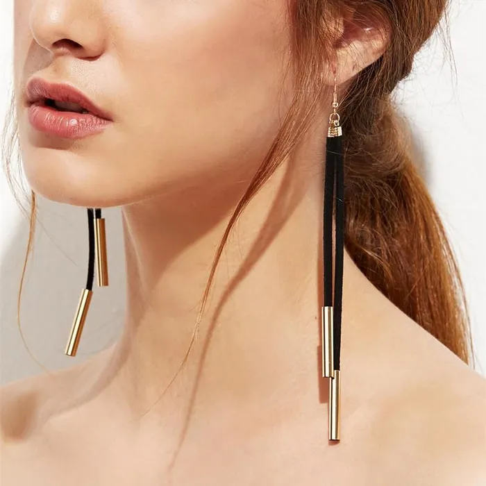 E340 Gold Black Leather Like Dangle Earrings 01 Earrings