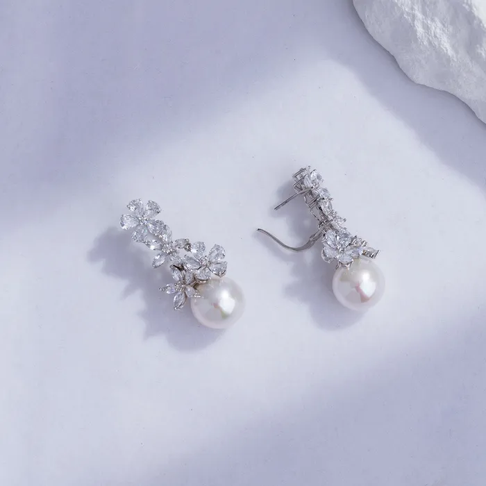 Earrings Pearly Lustre 18K Gold Edison Pearl Earrings KE00105 Elegant
