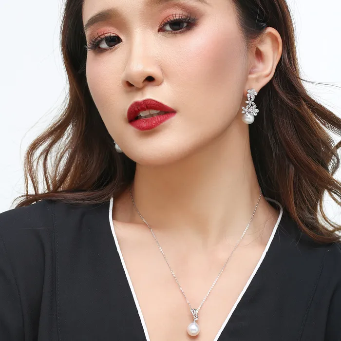 Earrings Pearly Lustre 18K Gold Edison Pearl Earrings KE00105 Elegant