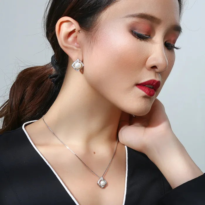 Elegant Freshwater Pearl Necklace WN00063 Pearly Lustre Necklaces