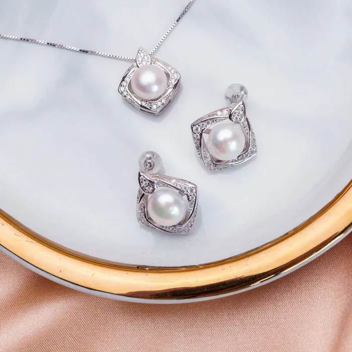 Elegant Freshwater Pearl Necklace WN00063 Pearly Lustre Necklaces