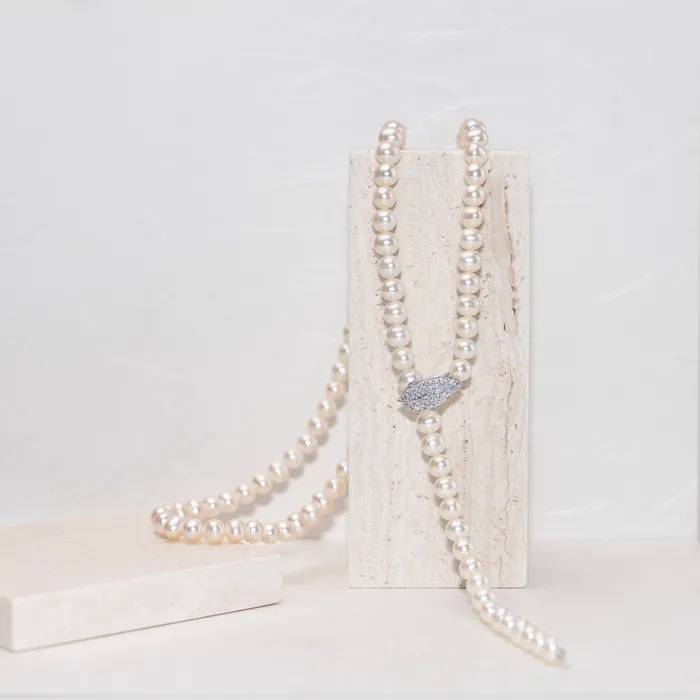 Necklaces Pearly Lustre Elegant Freshwater Pearl Necklace WN00196