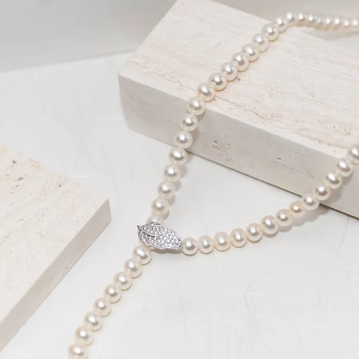Necklaces Pearly Lustre Elegant Freshwater Pearl Necklace WN00196