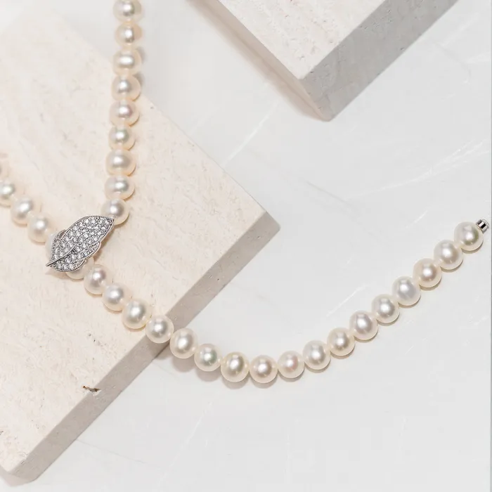 Necklaces Pearly Lustre Elegant Freshwater Pearl Necklace WN00196