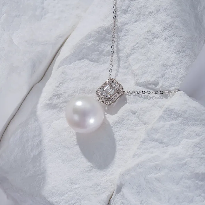 Pearly Lustre Necklaces 18k Gold Australian White South Sea Pearl Necklace KN00077