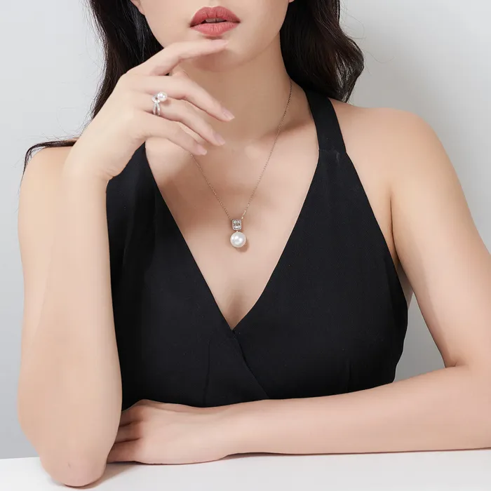 Pearly Lustre Necklaces 18k Gold Australian White South Sea Pearl Necklace KN00077