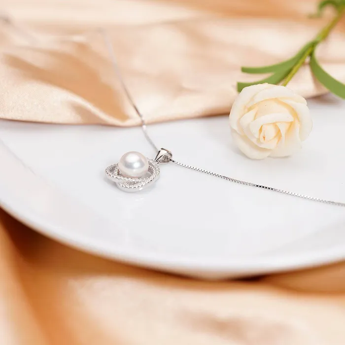 Pearly Lustre Necklaces Elegant Freshwater Pearl Necklace WN00082