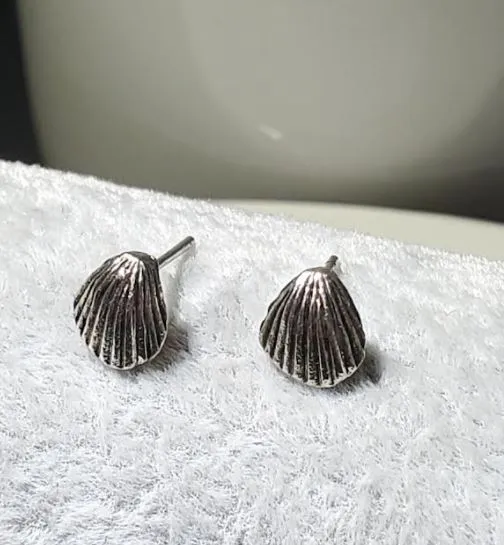 polly Earrings E1569 Small Silver Seashell Earrings