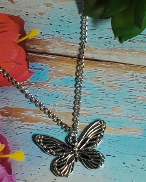 polly Necklaces N1384 Silver Butterfly Necklace With Free Earrings