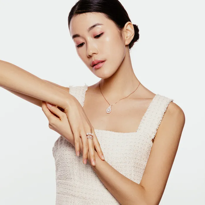 Rings Pearly Lustre Elegant Freshwater Pearl Ring WR00128 CELESTE