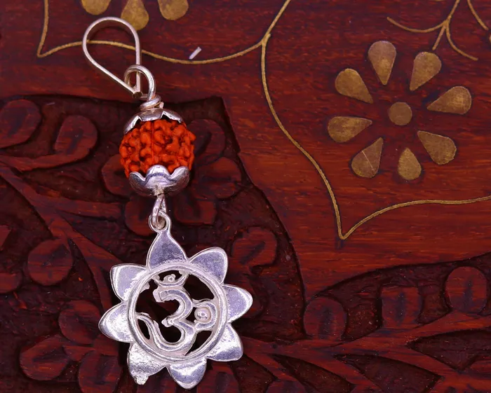 TRIBAL ORNAMENTS Necklaces Solid Sterling silver handmade fabulous Aum pendant with natural rudraksha excellent stylish modern unisex pendant necklace jewelry nsp277