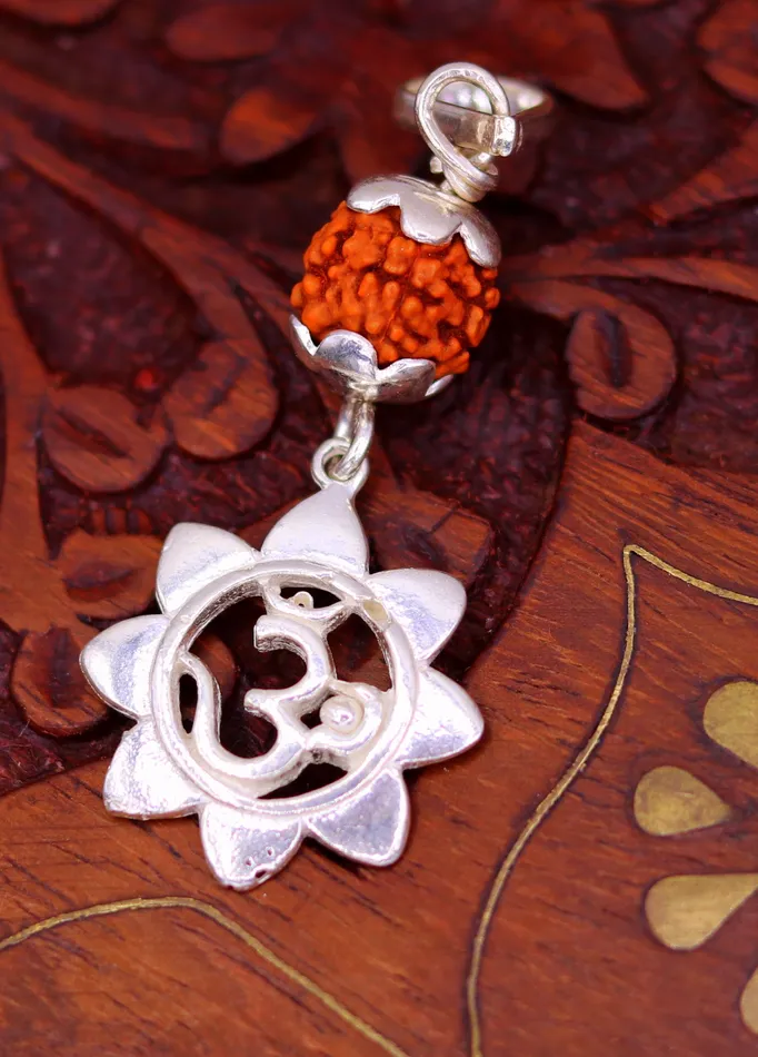 TRIBAL ORNAMENTS Necklaces Solid Sterling silver handmade fabulous Aum pendant with natural rudraksha excellent stylish modern unisex pendant necklace jewelry nsp277