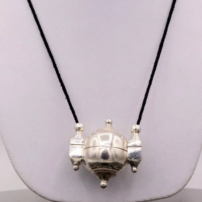 TRIBAL ORNAMENTS Necklaces Sterling silver vintage design silver Lord shiva pendant to hold shiva lingam mantra box prayer box tribal stylish custom jewelry sa06 TRIBAL ORNAMENTS Necklaces Sterling silver vintage design silver Lord shiva pendant to hold shiva lingam mantra box prayer box tribal stylish custom jewelry sa06