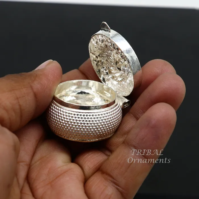 Vintage lion design Sterling silver handmade trinket box eye kajal box kumkum box sindur box best brides gift stb380 TRIBAL ORNAMENTS Necklaces Vintage lion design Sterling silver handmade trinket box eye kajal box kumkum box sindur box best brides gift stb380 TRIBAL ORNAMENTS Necklaces
