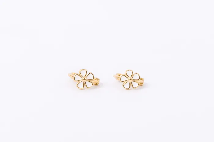 WANTME Earrings Dainty Daisy Huggie
