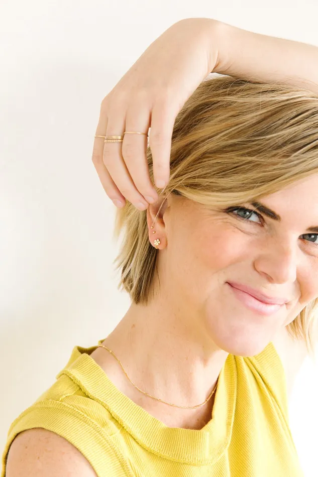 WANTME Earrings Dainty Daisy Huggie