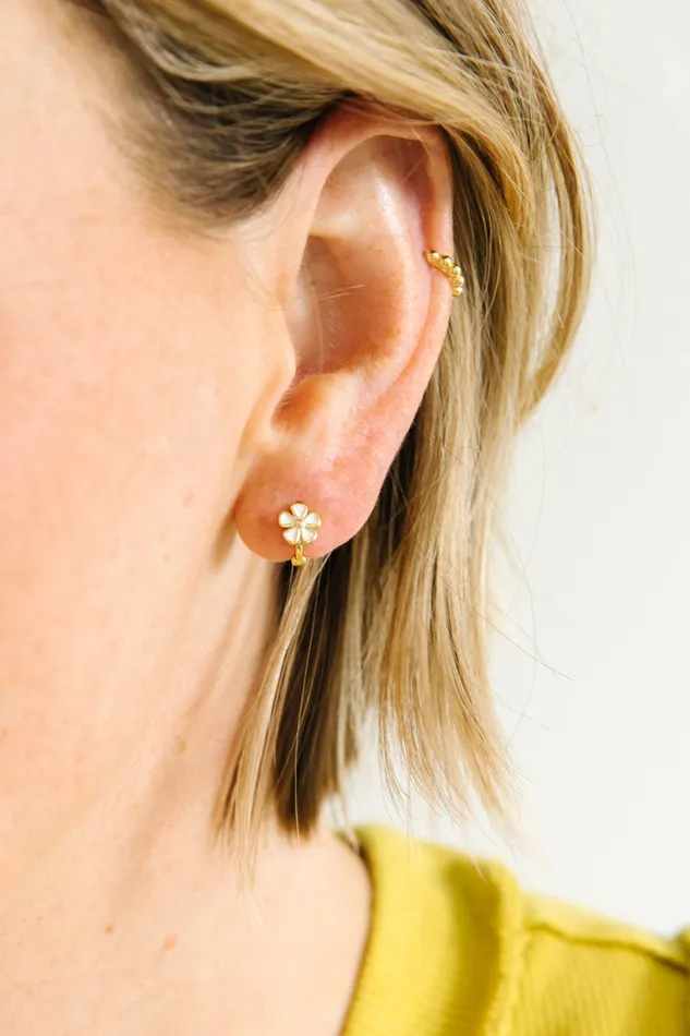 WANTME Earrings Dainty Daisy Huggie